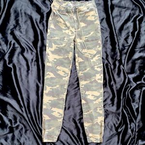 JUNIORS Cameo American Eagle Jeans